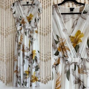 White Yellow Floral Empire Flowy Cottagecore Boho Beautiful Short Sleeve Dress